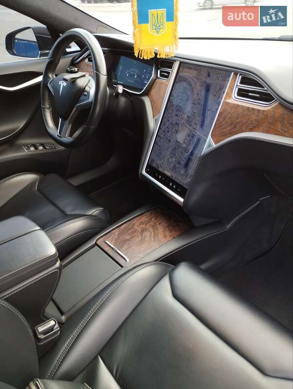 Лифтбек Tesla Model S 2017 в Киеве
