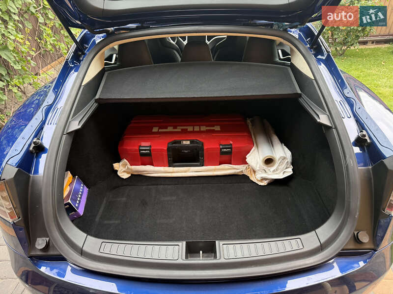 Лифтбек Tesla Model S 2015 в Киеве фото 6 Лифтбек Tesla Model S 2015 в Киеве