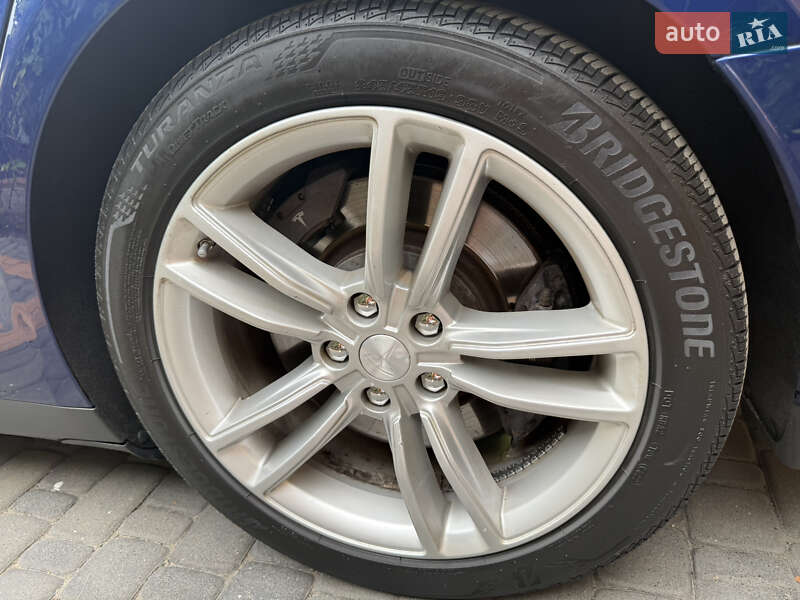Лифтбек Tesla Model S 2015 в Киеве фото 9 Лифтбек Tesla Model S 2015 в Киеве