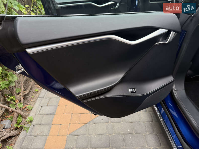Лифтбек Tesla Model S 2015 в Киеве фото 21 Лифтбек Tesla Model S 2015 в Киеве