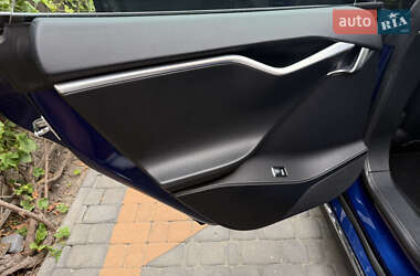Лифтбек Tesla Model S 2015 в 