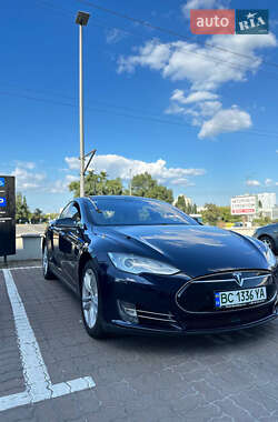 Лифтбек Tesla Model S 2015 в 