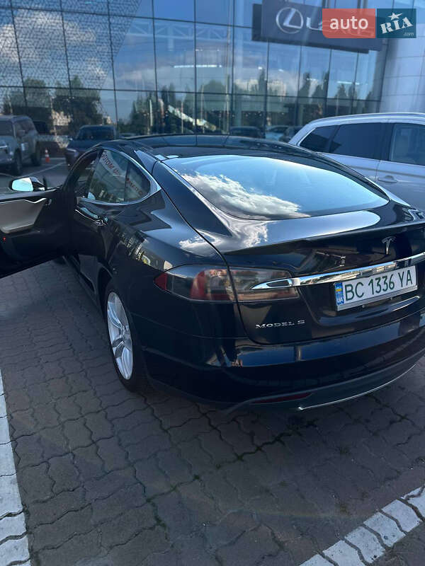 Лифтбек Tesla Model S 2015 в Киеве