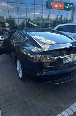 Лифтбек Tesla Model S 2015 в 