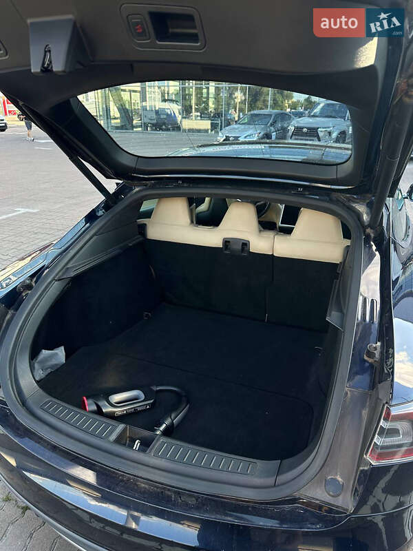 Лифтбек Tesla Model S 2015 в Киеве