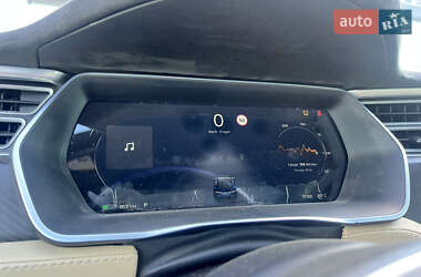 Лифтбек Tesla Model S 2015 в 
