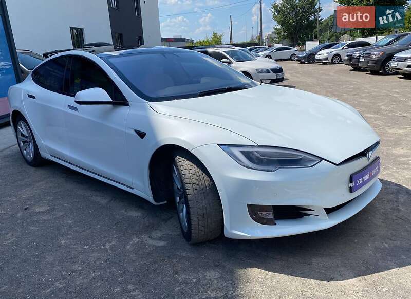 Лифтбек Tesla Model S 2018 в Виннице