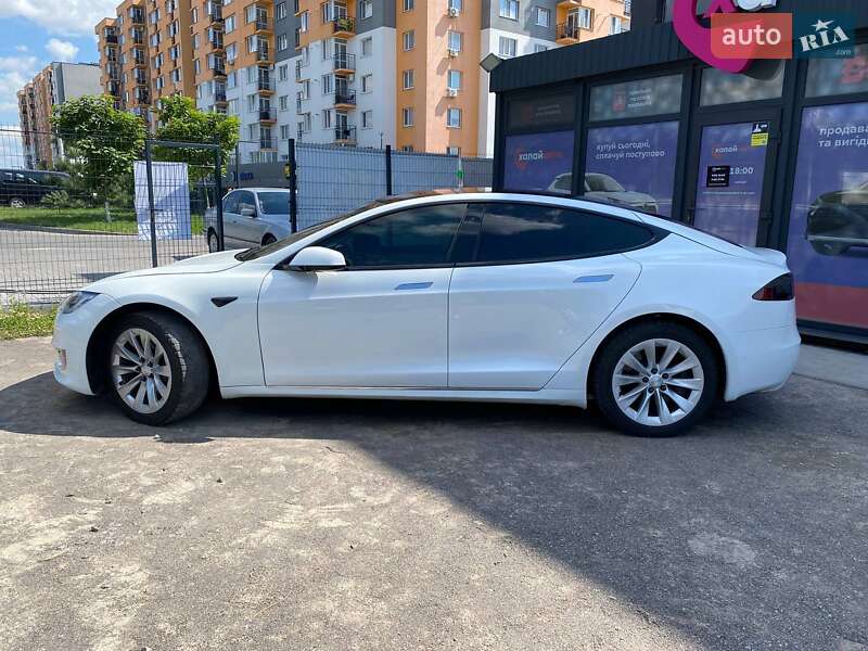 Лифтбек Tesla Model S 2018 в Виннице