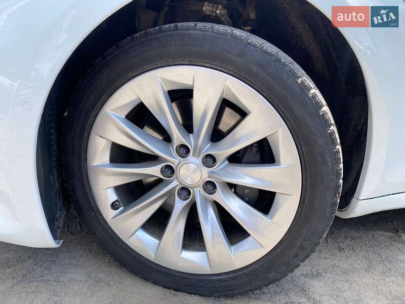Лифтбек Tesla Model S 2018 в Виннице