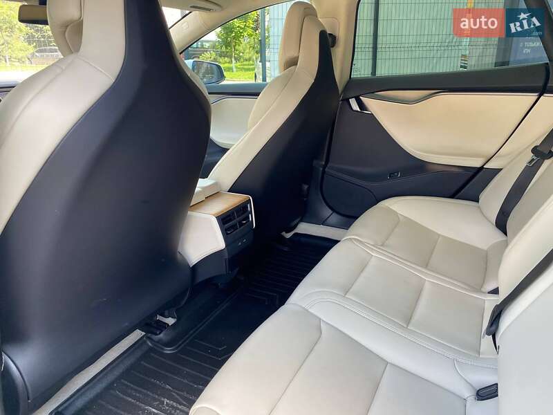 Лифтбек Tesla Model S 2018 в Виннице