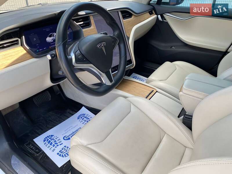 Лифтбек Tesla Model S 2018 в Виннице