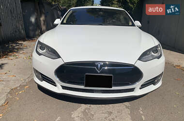 Лифтбек Tesla Model S 2015 в 