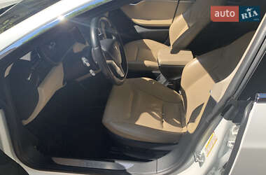 Лифтбек Tesla Model S 2015 в 