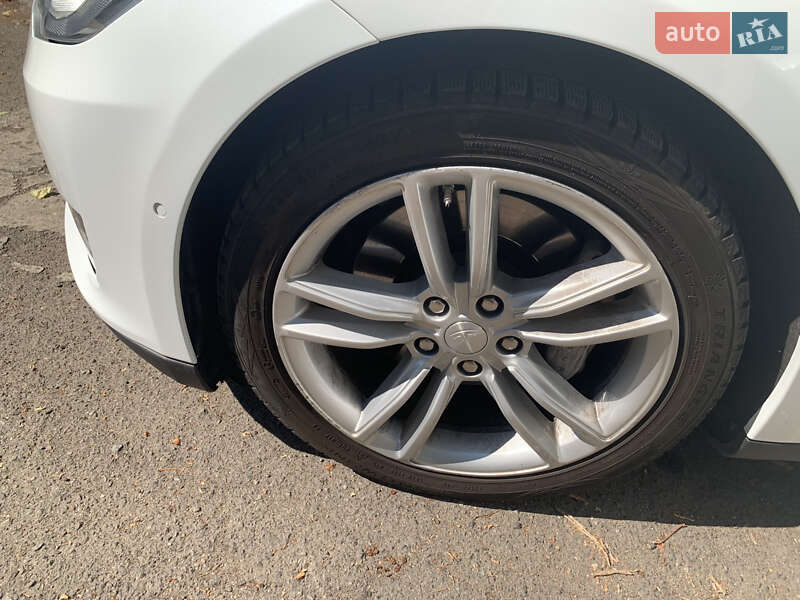 Лифтбек Tesla Model S 2015 в Одессе