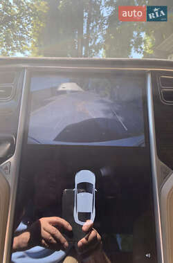 Лифтбек Tesla Model S 2015 в 