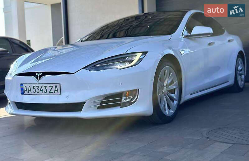 Лифтбек Tesla Model S 2016 в Кропивницком