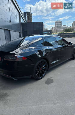 Лифтбек Tesla Model S 2014 в 
