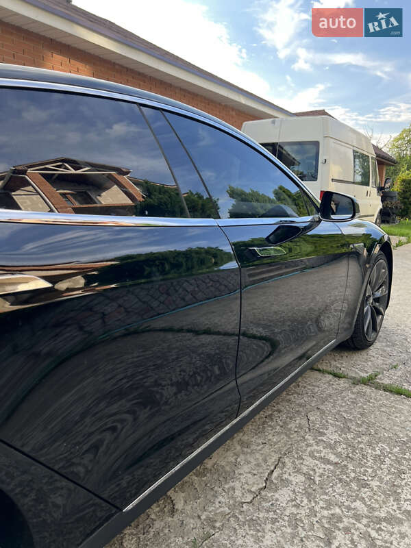 Ліфтбек Tesla Model S 2015 в Обухові