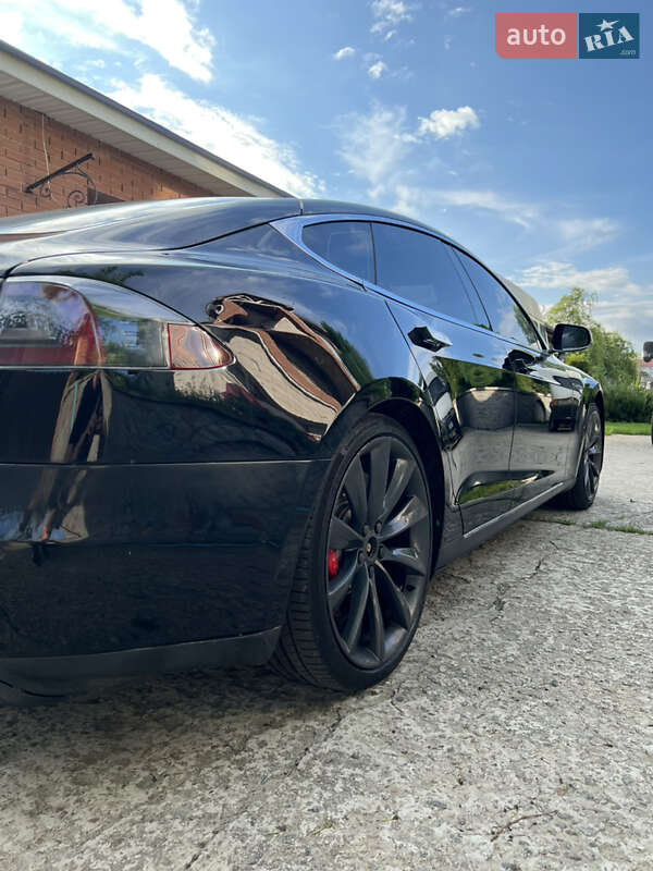 Ліфтбек Tesla Model S 2015 в Обухові