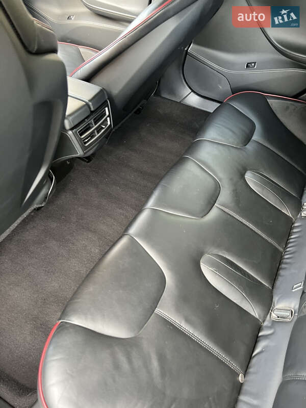 Ліфтбек Tesla Model S 2015 в Обухові
