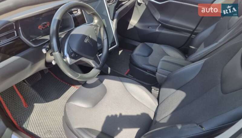 Лифтбек Tesla Model S 2015 в 