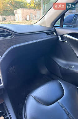 Лифтбек Tesla Model S 2015 в 