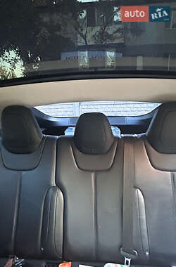 Лифтбек Tesla Model S 2015 в 