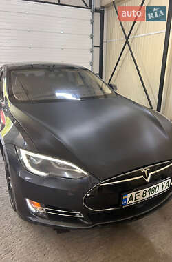 Лифтбек Tesla Model S 2015 в 