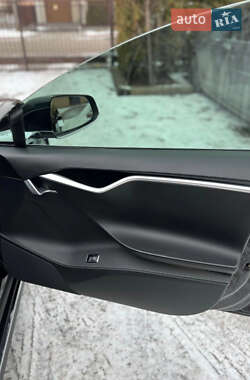Лифтбек Tesla Model S 2015 в 