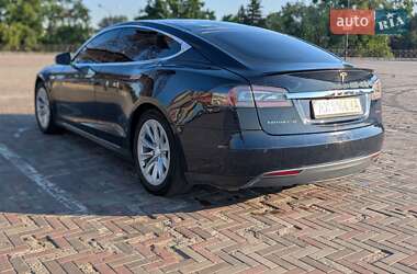 Лифтбек Tesla Model S 2013 в 