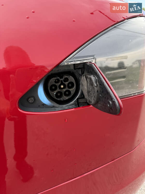 Лифтбек Tesla Model S 2018 в Ивано-Франковске