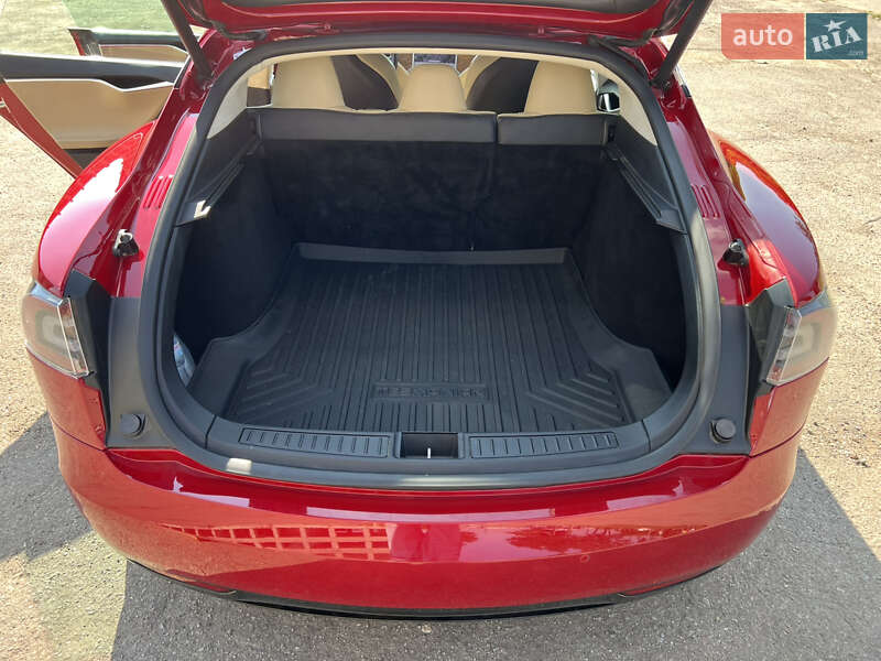 Лифтбек Tesla Model S 2017 в Тернополе