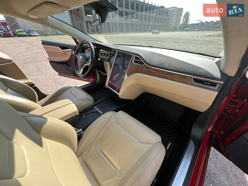Лифтбек Tesla Model S 2017 в Тернополе