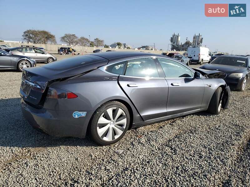 Лифтбек Tesla Model S 2021 в Сарнах
