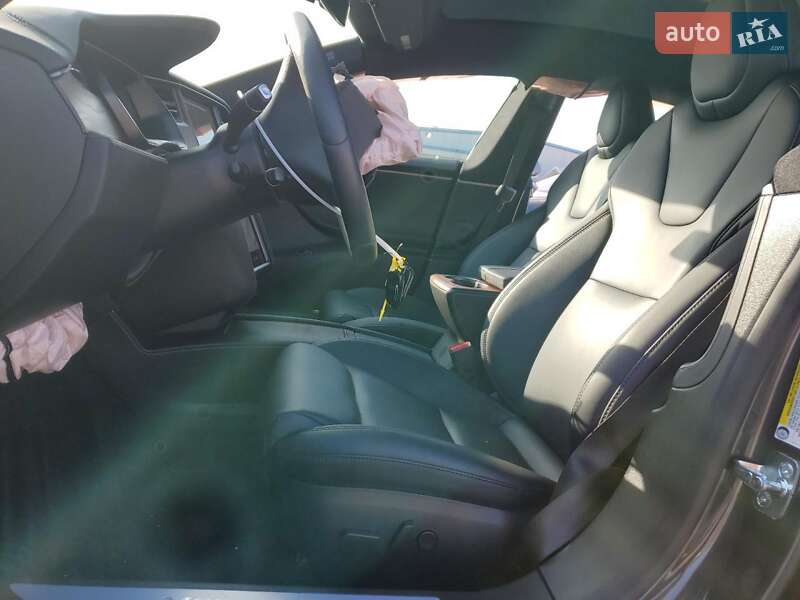 Лифтбек Tesla Model S 2021 в Сарнах