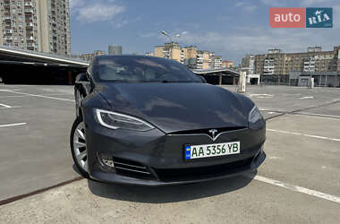 Ліфтбек Tesla Model S 2016 в Києві