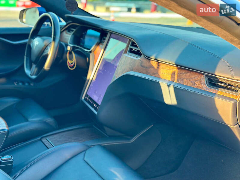 Лифтбек Tesla Model S 2019 в Одессе