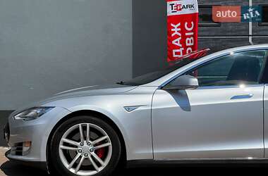 Лифтбек Tesla Model S 2015 в 
