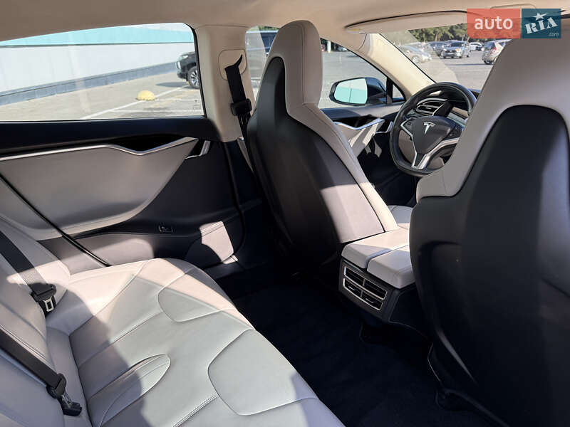 Ліфтбек Tesla Model S 2015 в Одесі