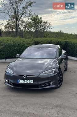 Лифтбек Tesla Model S 2016 в Каменском