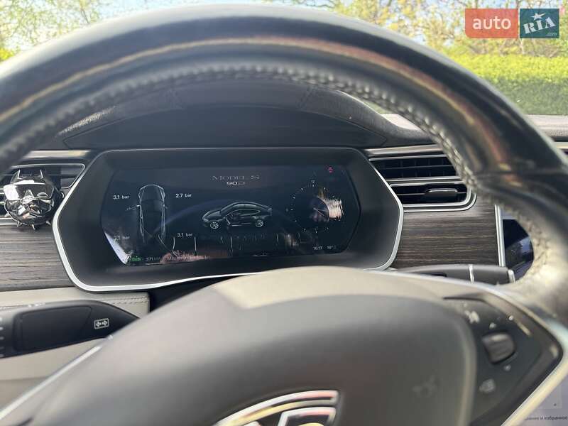 Ліфтбек Tesla Model S 2016 в Кам'янському фото 34 Ліфтбек Tesla Model S 2016 в Кам'янському