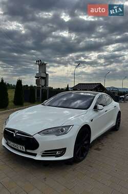 Лифтбек Tesla Model S 2014 в 