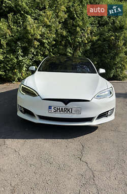 Лифтбек Tesla Model S 2018 в Львове