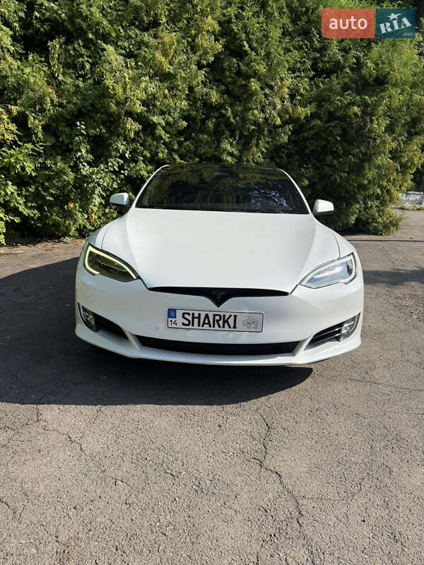 Tesla Model S 2018