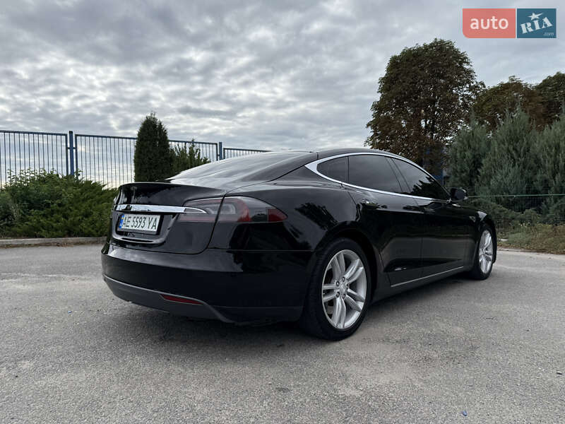 Ліфтбек Tesla Model S 2013 в Дніпрі