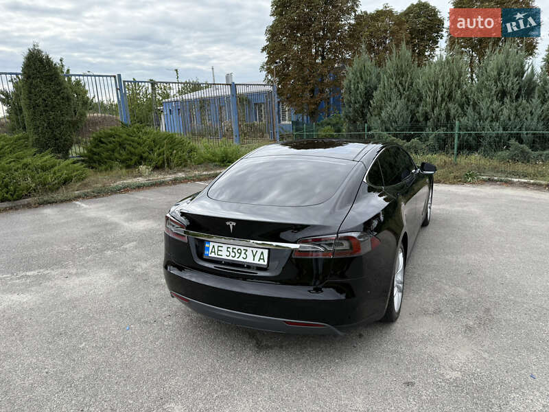 Ліфтбек Tesla Model S 2013 в Дніпрі