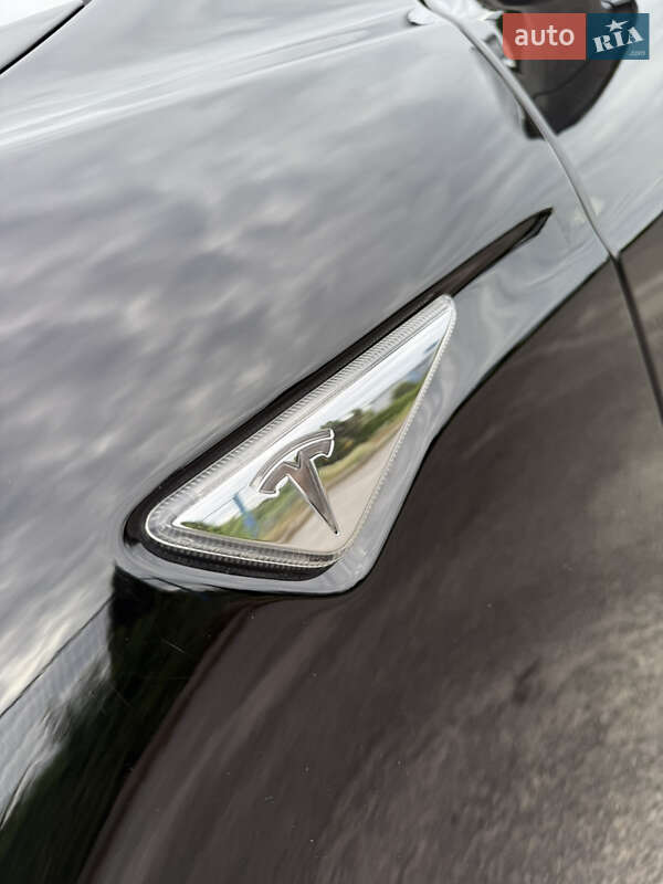 Ліфтбек Tesla Model S 2013 в Дніпрі