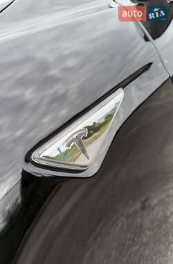 Лифтбек Tesla Model S 2013 в 
