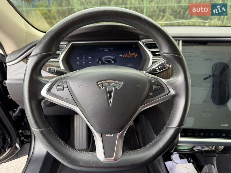 Ліфтбек Tesla Model S 2013 в Дніпрі