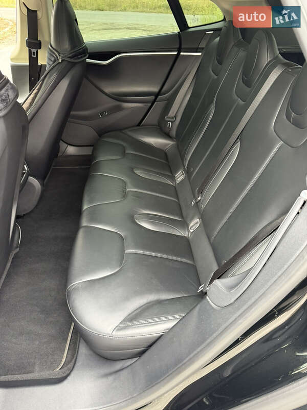 Ліфтбек Tesla Model S 2013 в Дніпрі
